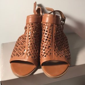 EUC Franco Sarto Harlet 3 Sandals Whisky Leather Size 7